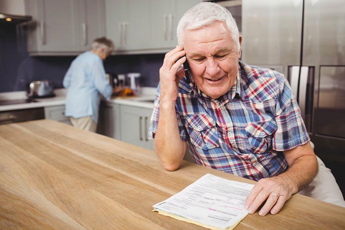 Smartfon czy telefon dla seniora