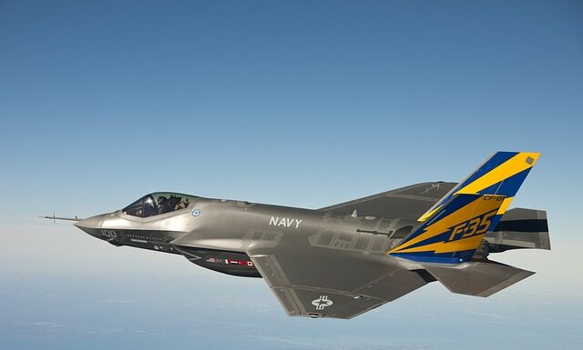 Co jest lepsze F-22 czy F-35?