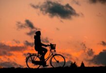 Czy jeździć po mieście na rowerze w kasku?